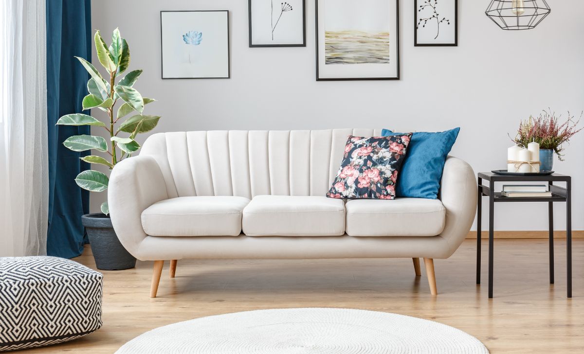 Cara Membersihkan Sofa yang Kotor dan Berbau di Rumah agar Kembali Bersih Wangi
