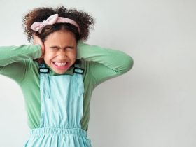 Cara Mengatasi Telinga Tersumbat Secara Alami dan Efektif 1 Duasatupluscom Cara Mengatasi Telinga Tersumbat Secara Alami dan Efektif